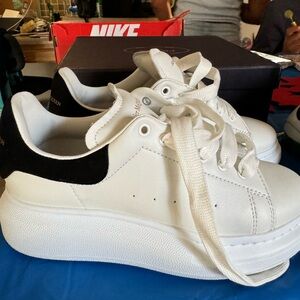 Oversized sneaker in white/black